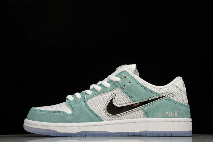 april skkateboards x nk sb dunk low fd2562-400
