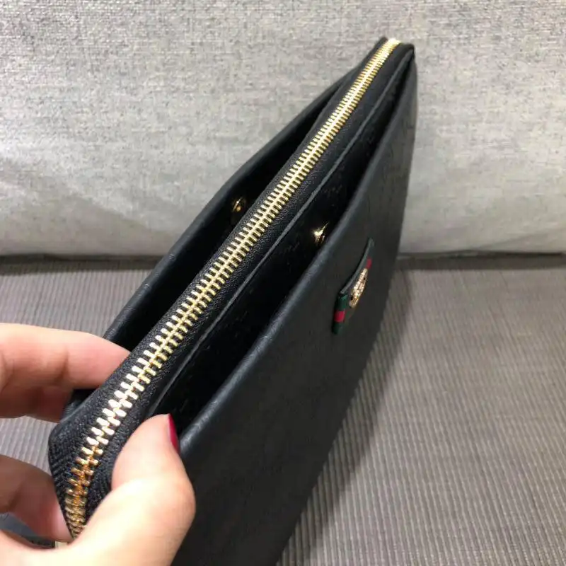 G*u*i bags 1917m0061