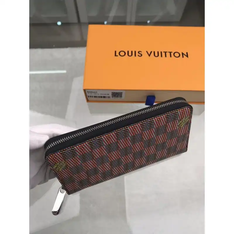 LV Bags 19B570153