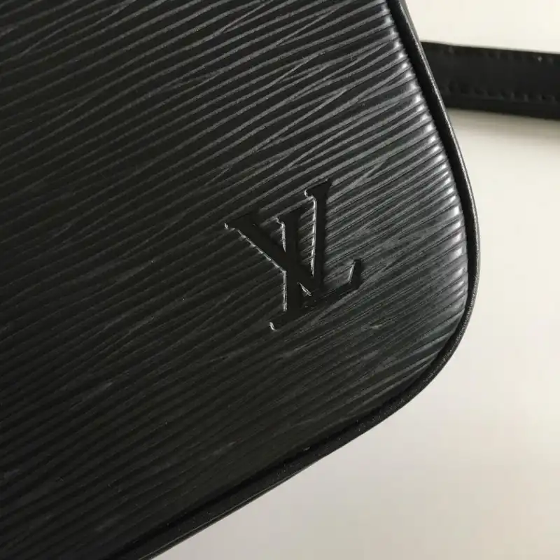 LV Bags 19B570222