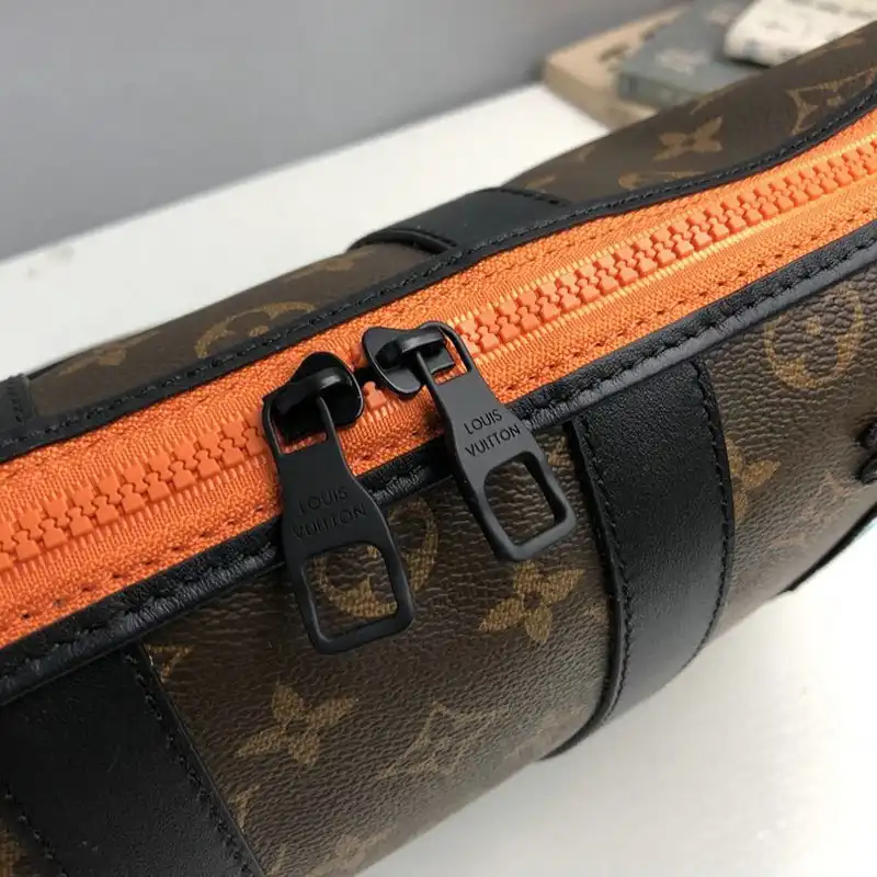 LV Bags 2010B570010
