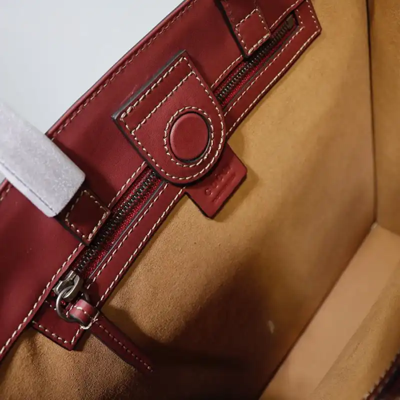 G*u*i tote bags 19gm0005