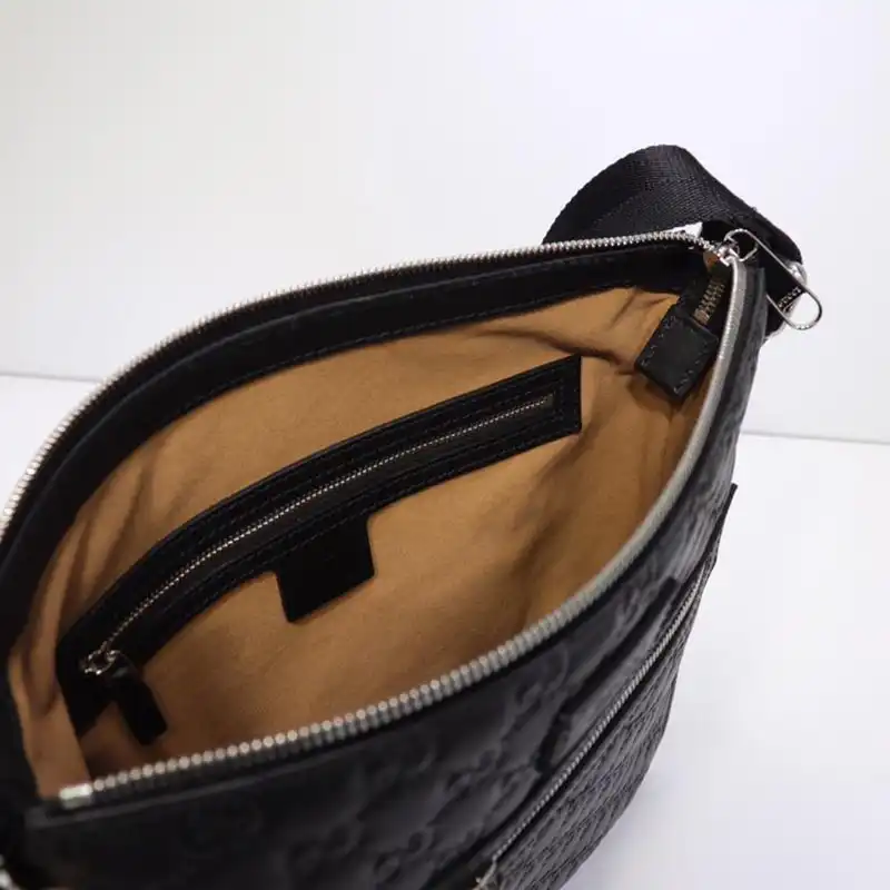 G*u*i crossbody bag 19gm0048