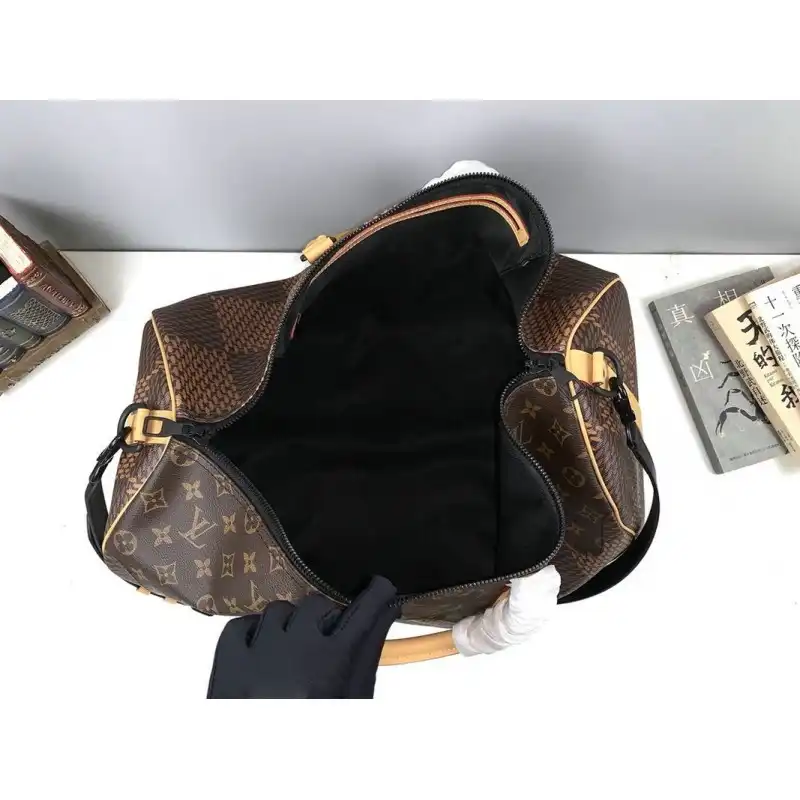 LV Bags 205B570031