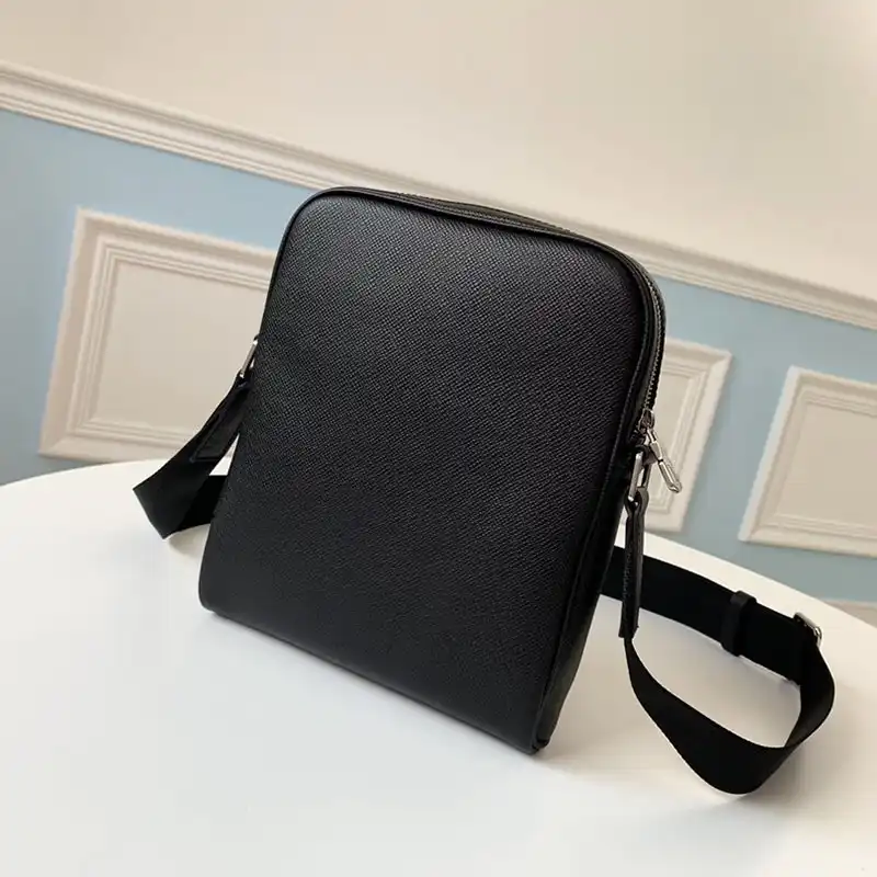 LV Bracelet 19HT0107