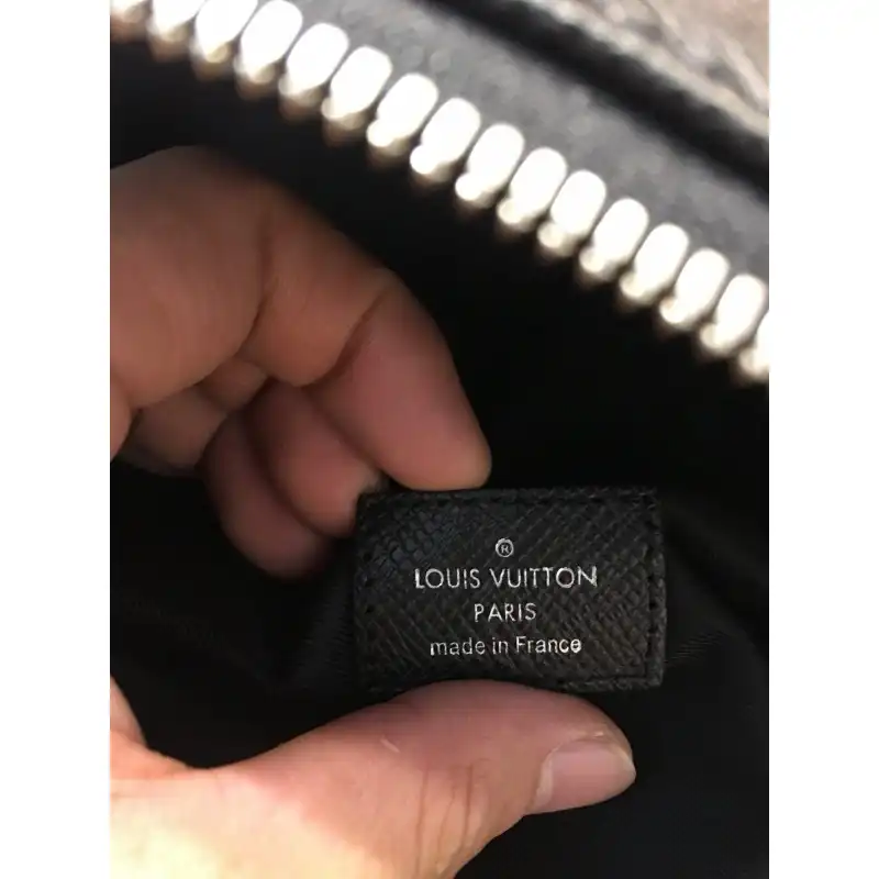 LV Bags 19T1L0688
