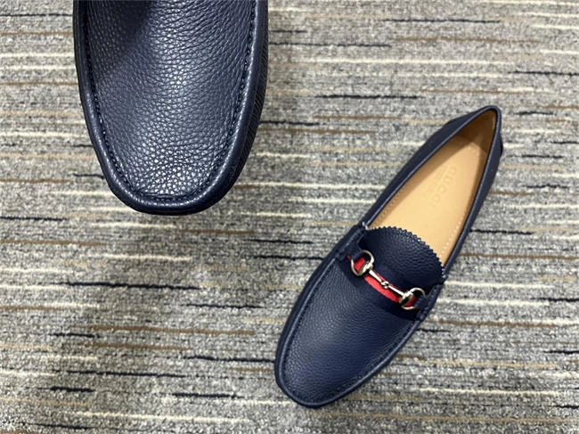 compact G*u*i mocassin 305