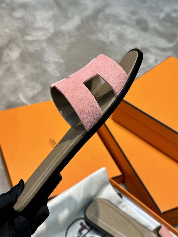 Unique H Slipper 2387