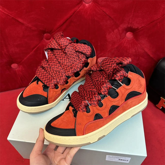 WellDesigned Lanvon Curb Sneaker 925