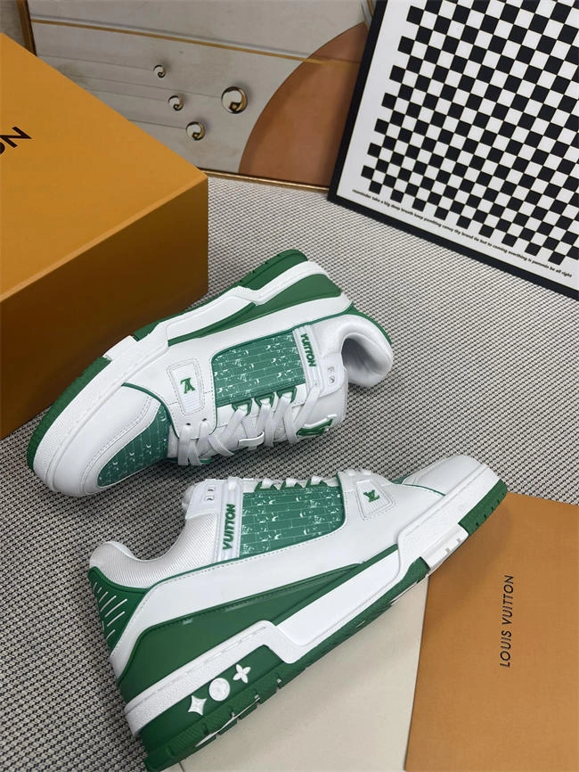 Lv Trainer Sneaker Minimalist 2115