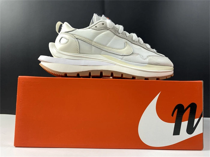 ComfortFit Nike Vaporwaffle sacai Sail Gum DD1875- 5234
