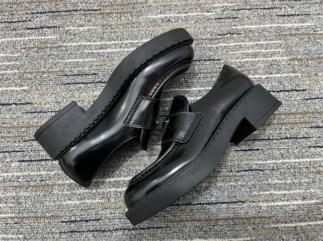 Breathable Prada Loafer Women 3340